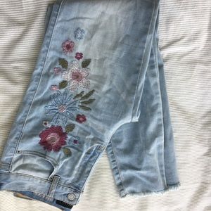 Aeropostale embroidered flower jegging